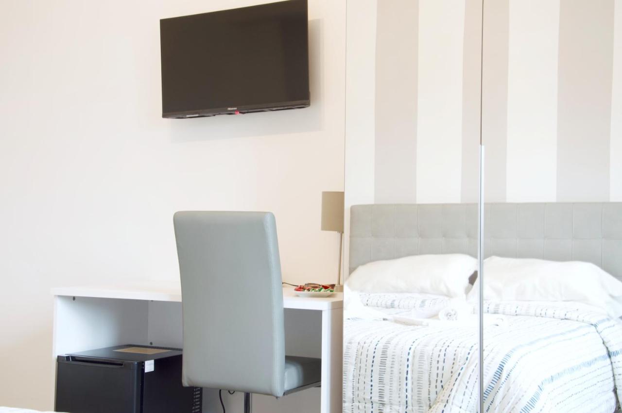 Minerva Rooms Павія Екстер'єр фото